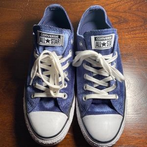 Women’s Converse Sneakers in Size 8